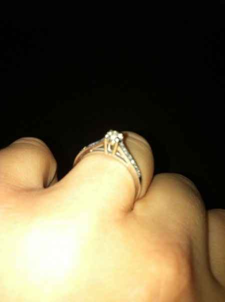 Qui porte une bague de fiançailles ? - 2