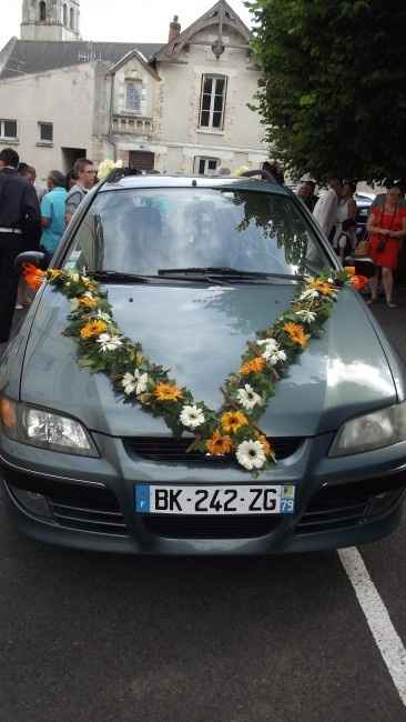 la voiture de cortège avec des batons de cannelles