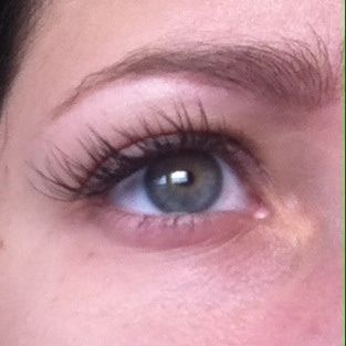 Pose de faux cils