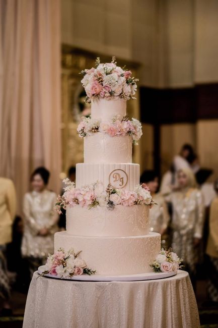 Coucou les brides; montrez moi vos wedding cake - 30