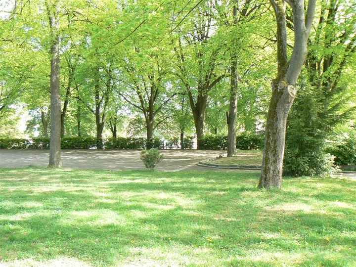 A l'extérieur de la salle (bis)