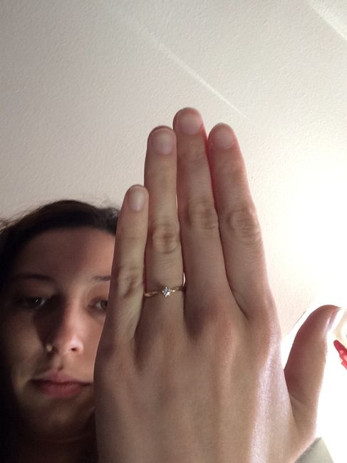 Qui porte une bague de fiançailles ? - 1