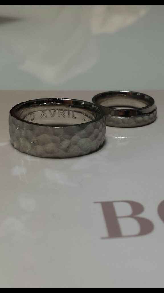 Nos alliances en or blanc martelé - 1