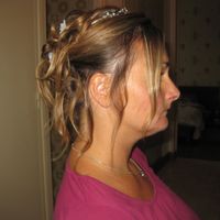 Coiffure avec diadème et curlis