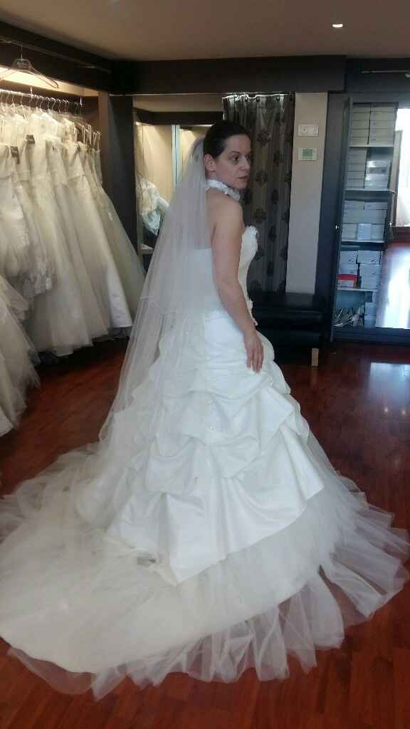 Choix difficile entre 2 robes - 2