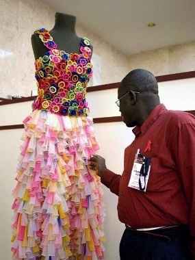 Robe en préservatifs