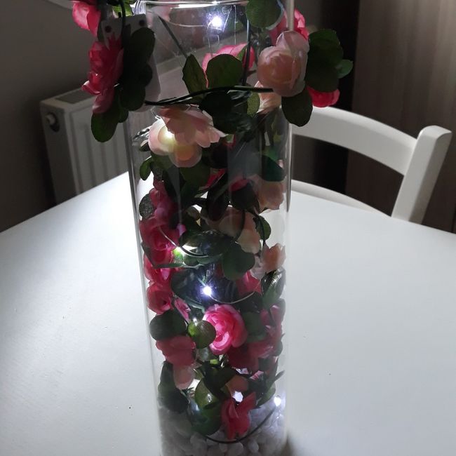 Guirlande de fleurs et table ronde 2