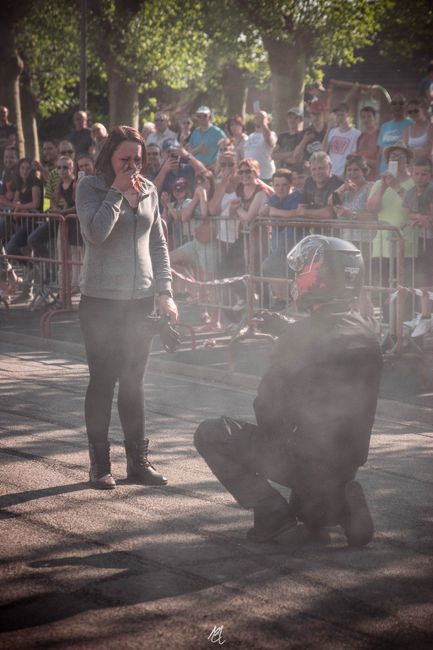 La magnifique demande de mon chéri, en plein show lors de son spectacle de Stunt ! 