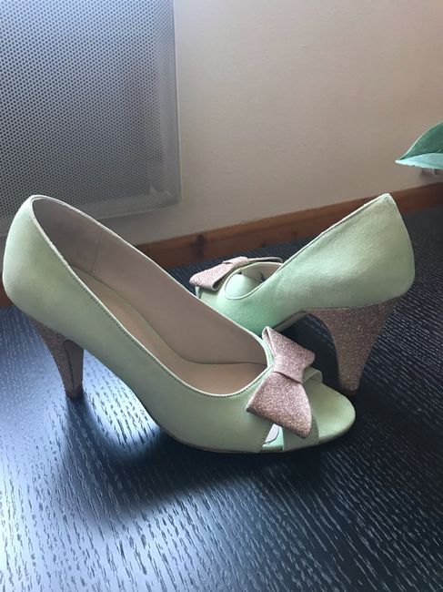 Chaussure blanche ou couleur ? - 1