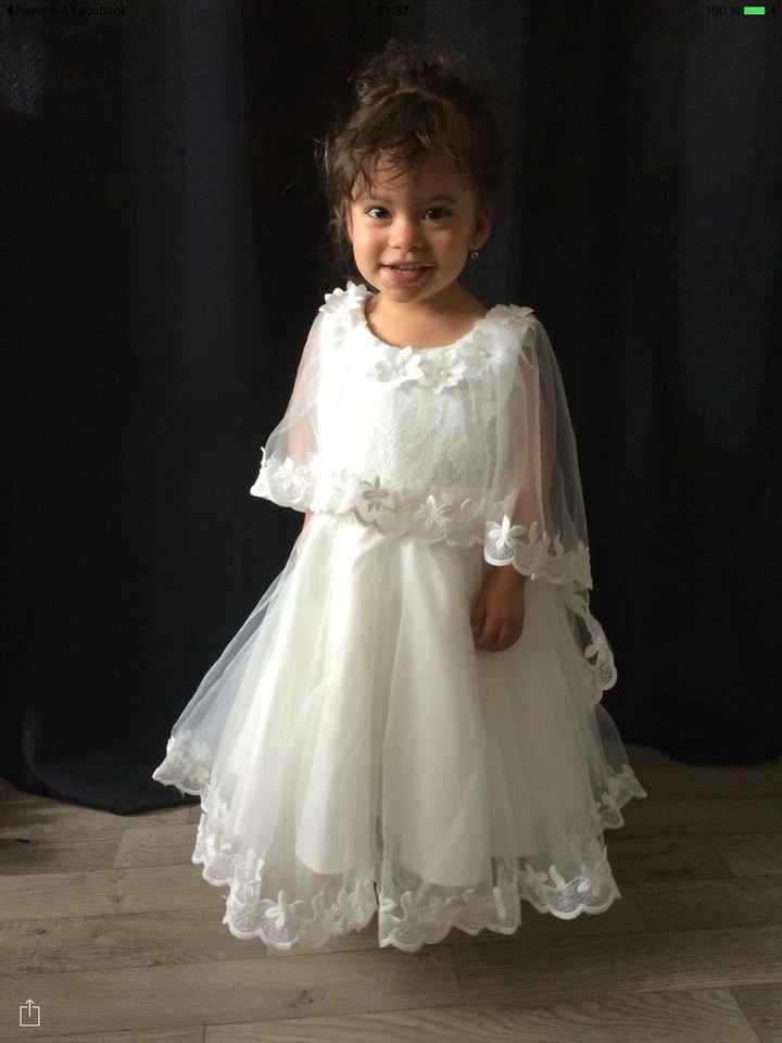 Recherche une robe enfant avec dentelle - 1