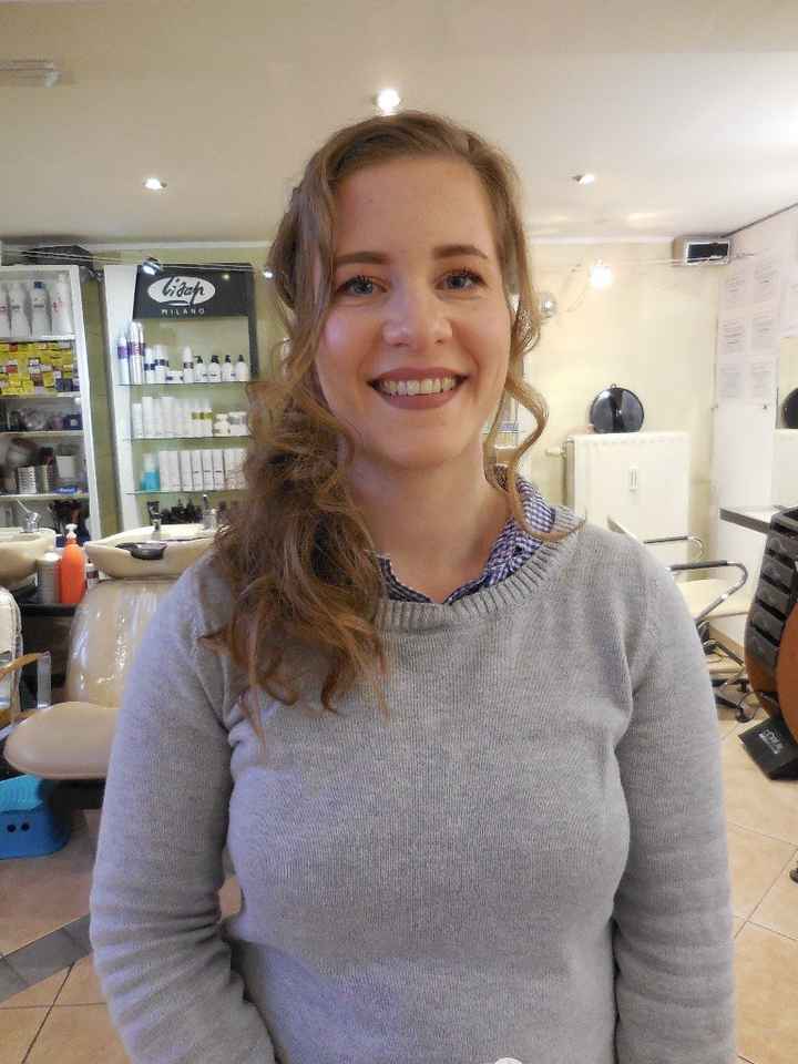 coiffure 1 devant ramené sur le côté