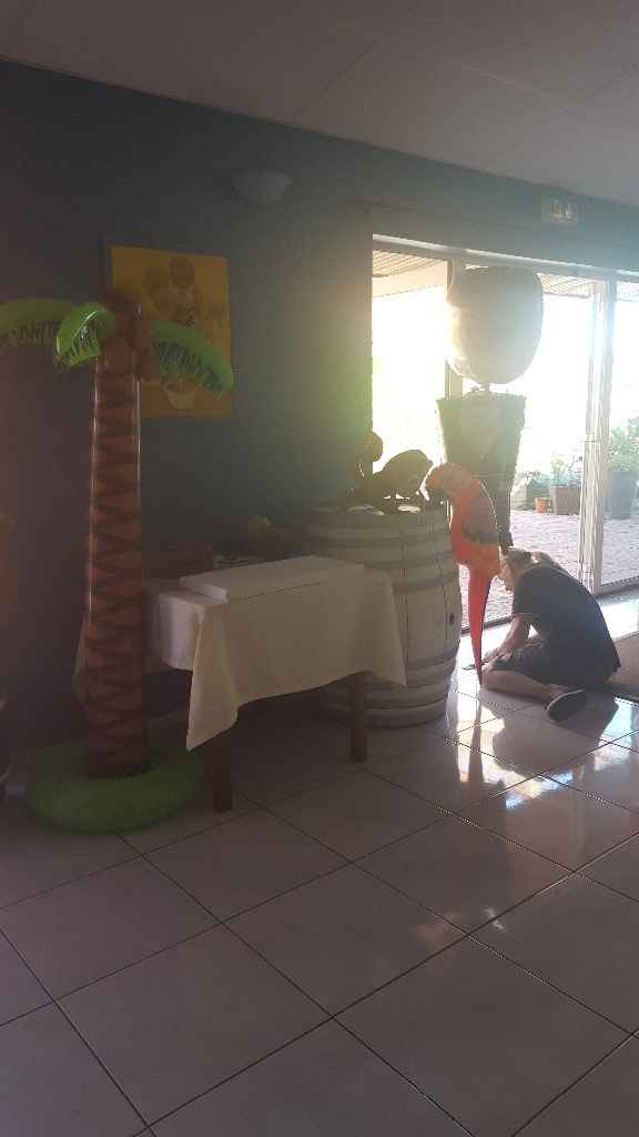 Coin livre d'or et urne