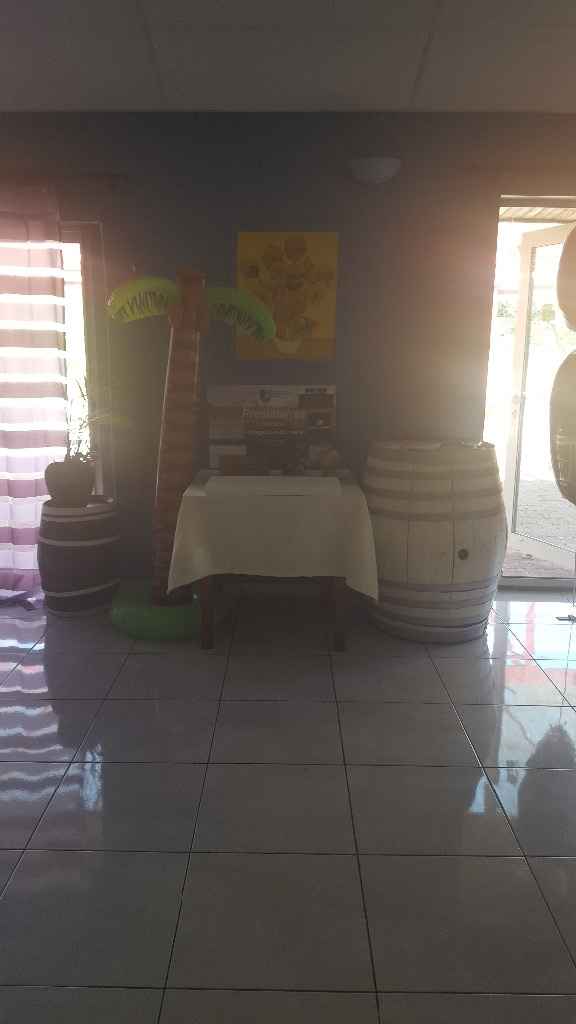 Coin livre d'or et urne