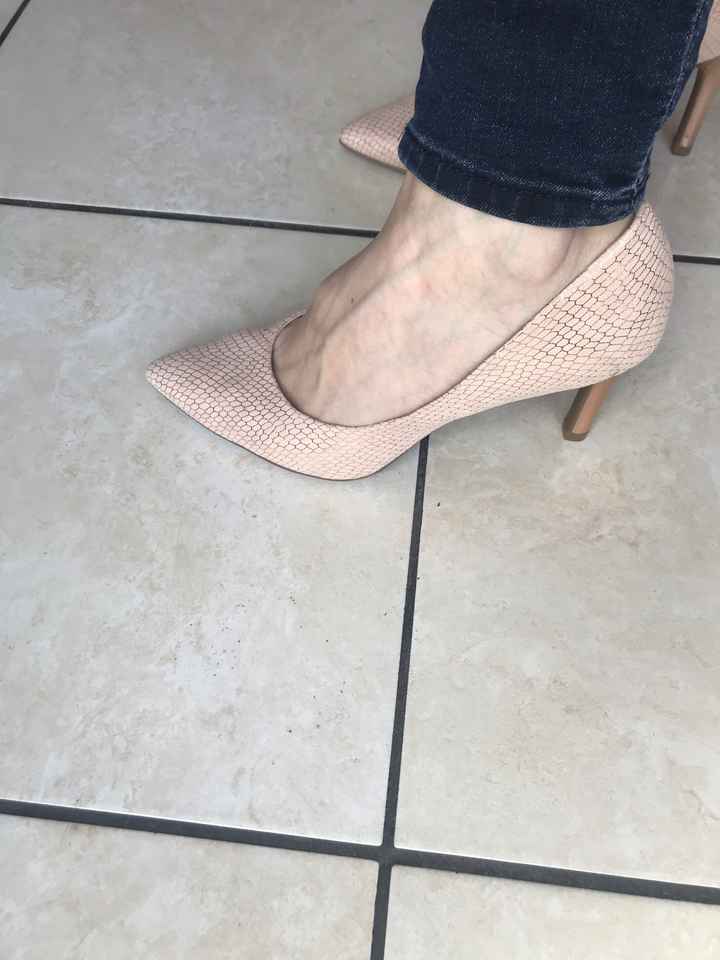 Chaussures trouvées à J-45 - 1