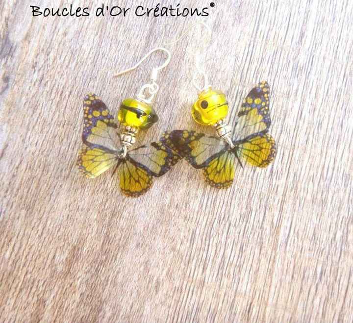 Des petites boucles d'oreilles papillons. - 1