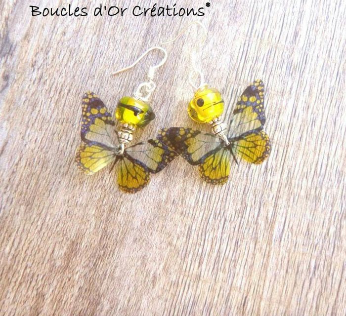 Des petites boucles d'oreilles papillons. - 1