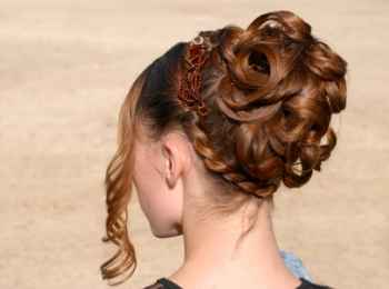 chignon bouclé