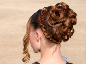 chignon bouclé