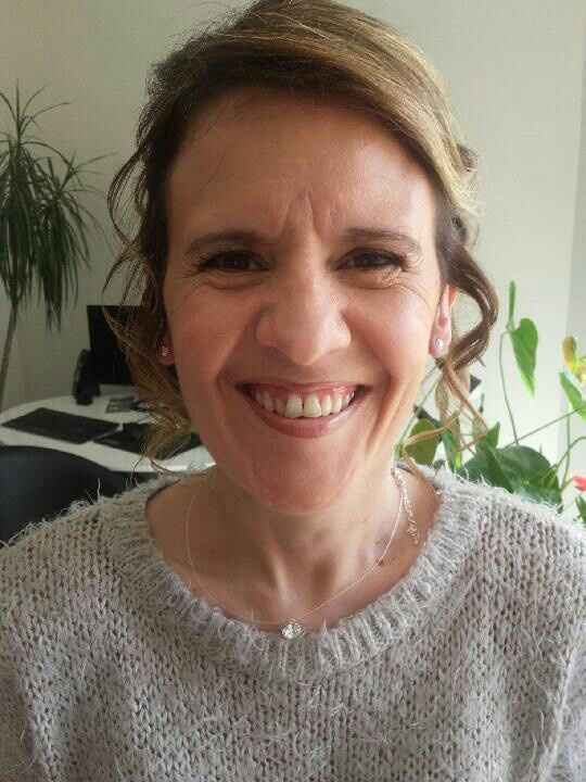 Montrez-moi vos maquillages, s'il vous plait.  Help !  - 2