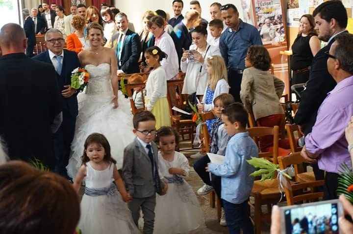 entrée de l'eglise avec mon papa