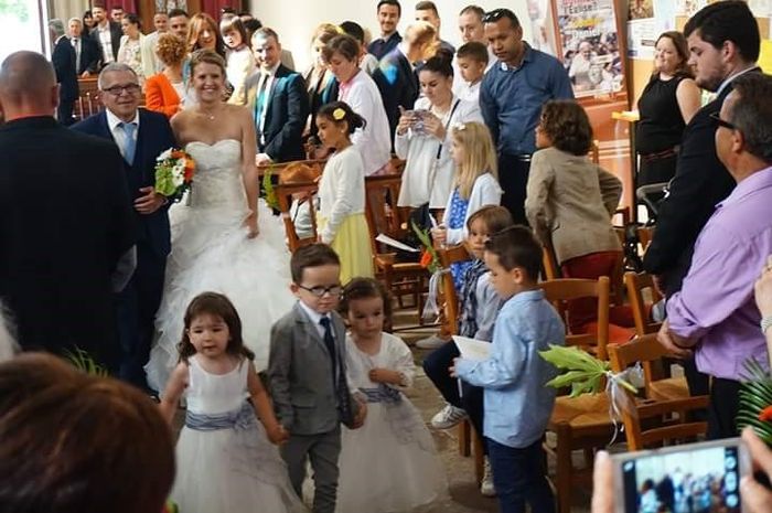 entrée de l'eglise avec mon papa