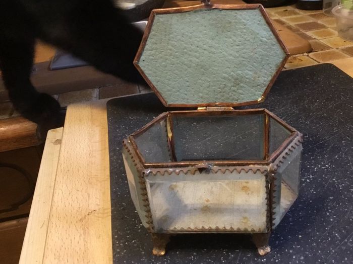 Ptit coffre ancien en verre 