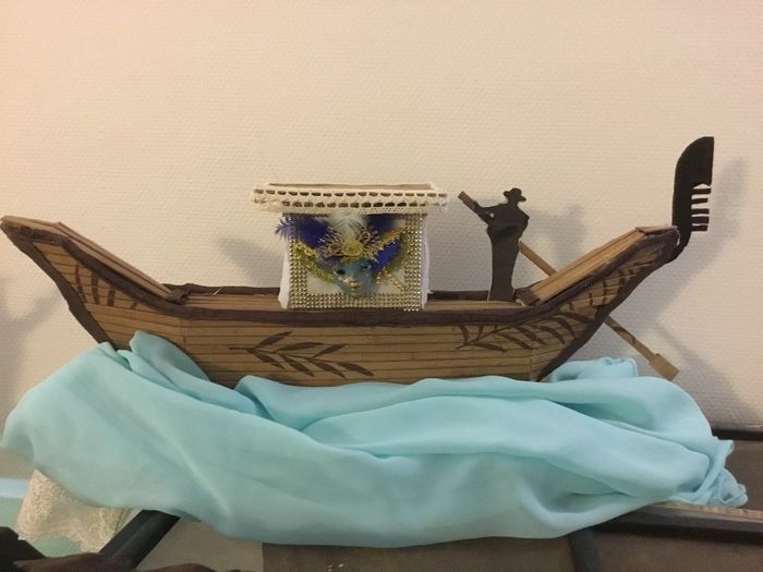Urne gondole pour voyage à venise