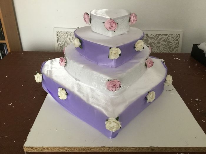 Support wedding cake