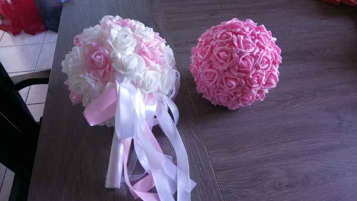 Colis du jour: bouquet à jetter et boule de rose - 1