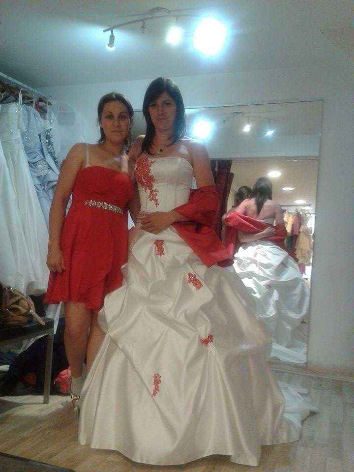 Robe blanche et rouge... - 2