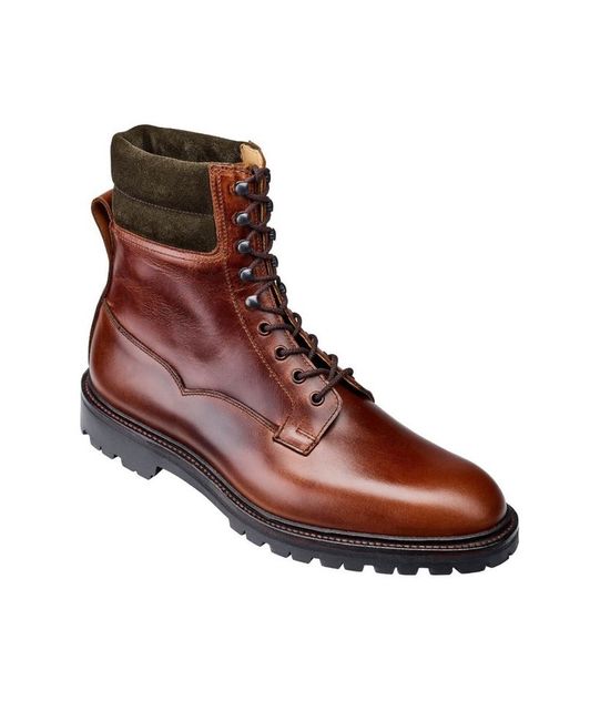 Quelle paire de chaussures préfère t-il ? 3