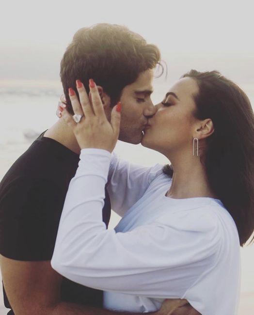 La chanteuse Demi Lovato est fiancée 💍 2