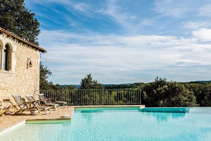 Votre lieu possède une piscine ? 🌊 1