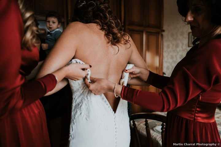 Combien de personnes t'aideront à mettre ta tenue de mariée ? 💍 - 1