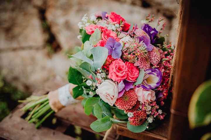 Quelle couleur est indispensable à ton bouquet de fleurs ? 🌸 - 1