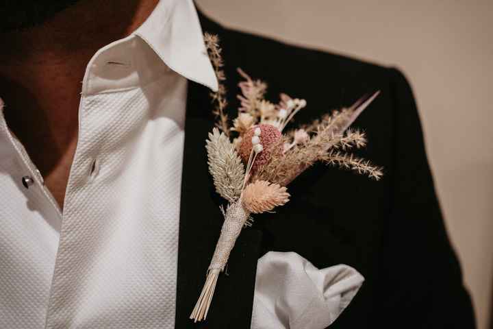 Cette boutonnière ! - 1