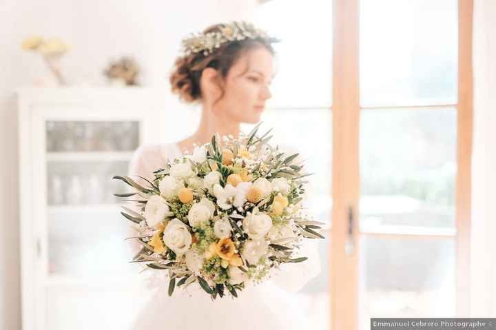 Bouquet de fleurs jaune ou violet ? - 1