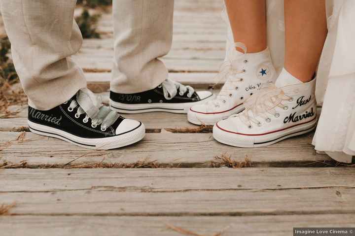 Ta moitié porterait des converses personnalisées ? 👟 - 1