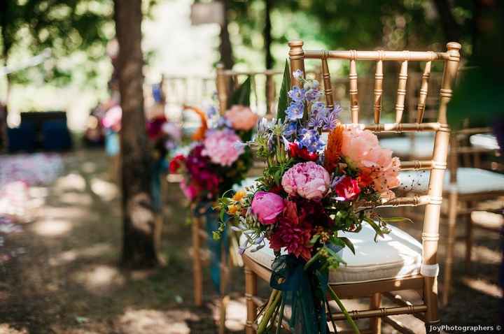 Quel type de fleurs pour les chaises de cérémonie ? 🌸 - 1