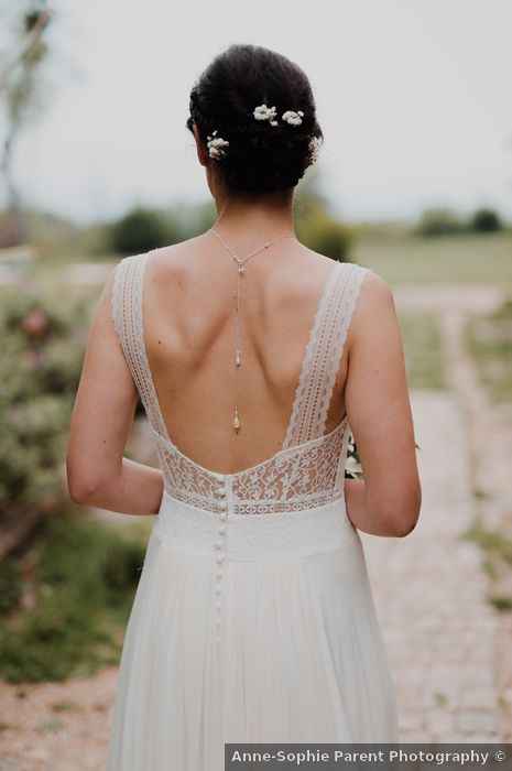 Mariée de dos : note son look 🖊️👰 - 1