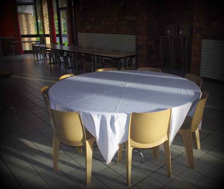 Table Ronde 1m80 , 8 Personnes ?!!