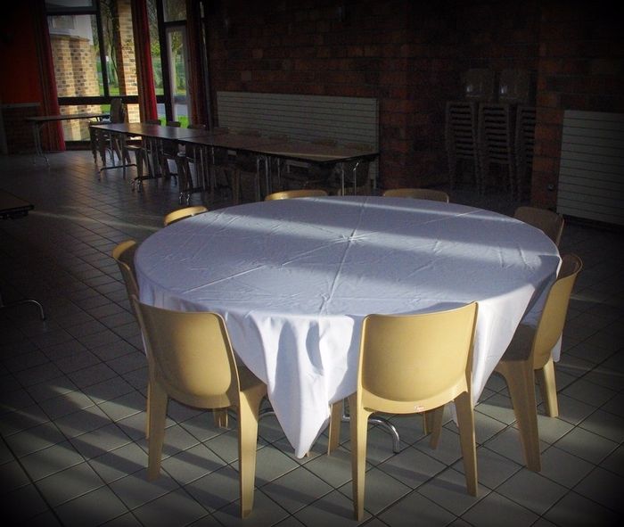 Table Ronde 1m80 , 8 Personnes ?!!