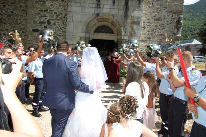 Sortie d'église sous une haie d'honneur