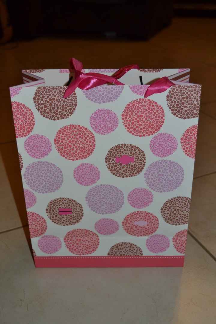 le sac personnalisé avec les bonbons et macarons