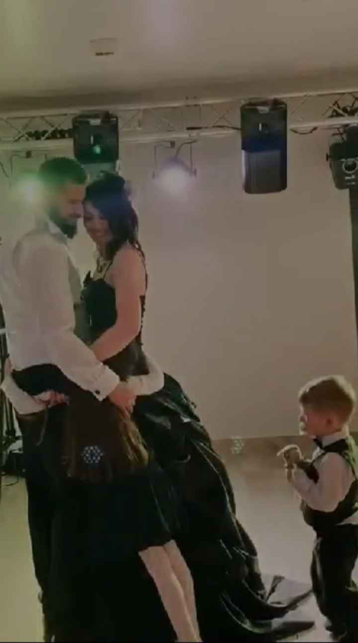 Danser avec une robe princesse bouffante - 1