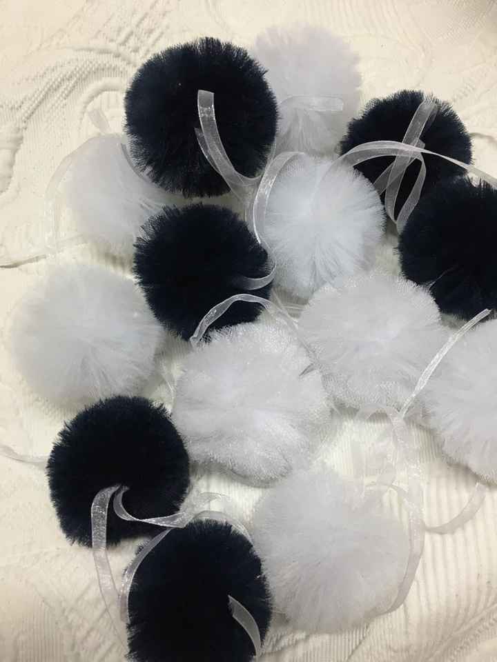 Pompons voiture - 1