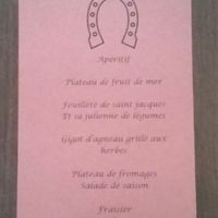 Le menu dans des mini bottes de foin