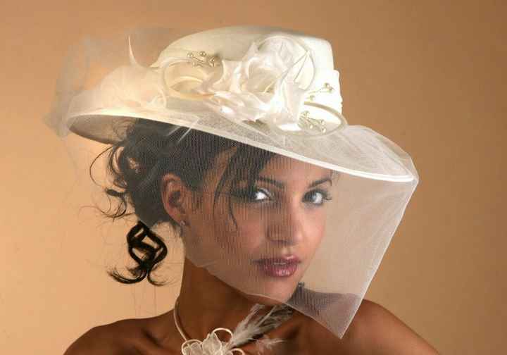 Mariées à chapeau. - 3