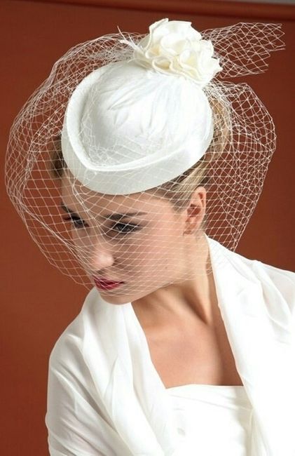 Mariées à chapeau. - 2