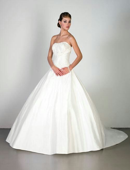 Robes de mariées en satin - 3